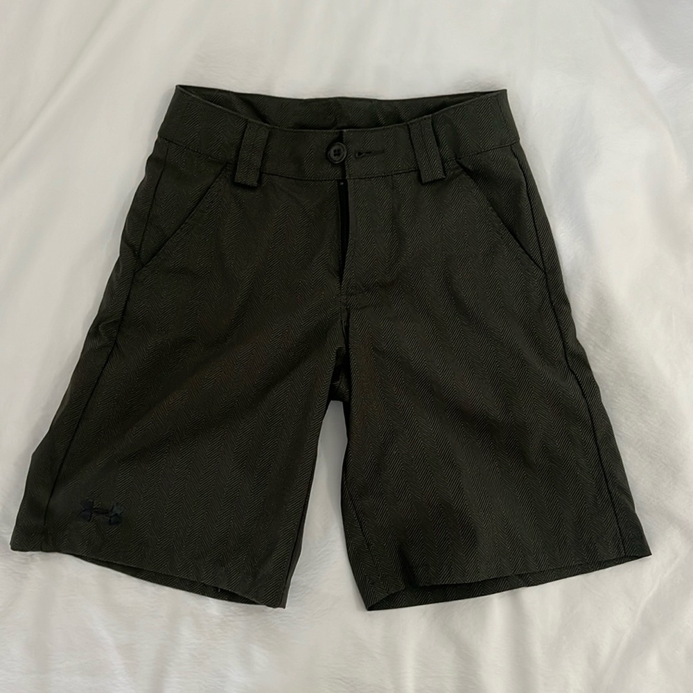 Under armour boys, size small green with design dress shorts.